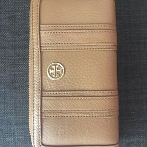 Like New Tory Burch Brown Wallet
